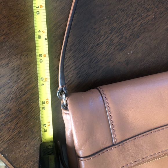 KATE SPADE Tan foldover crossbody bag., strap is 22 inches. Dust bag included. - Picture 7 of 8